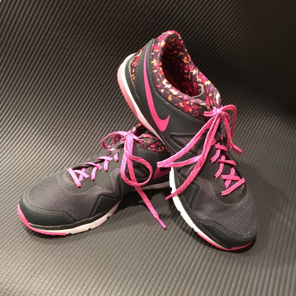 Nike women’s sneakers
